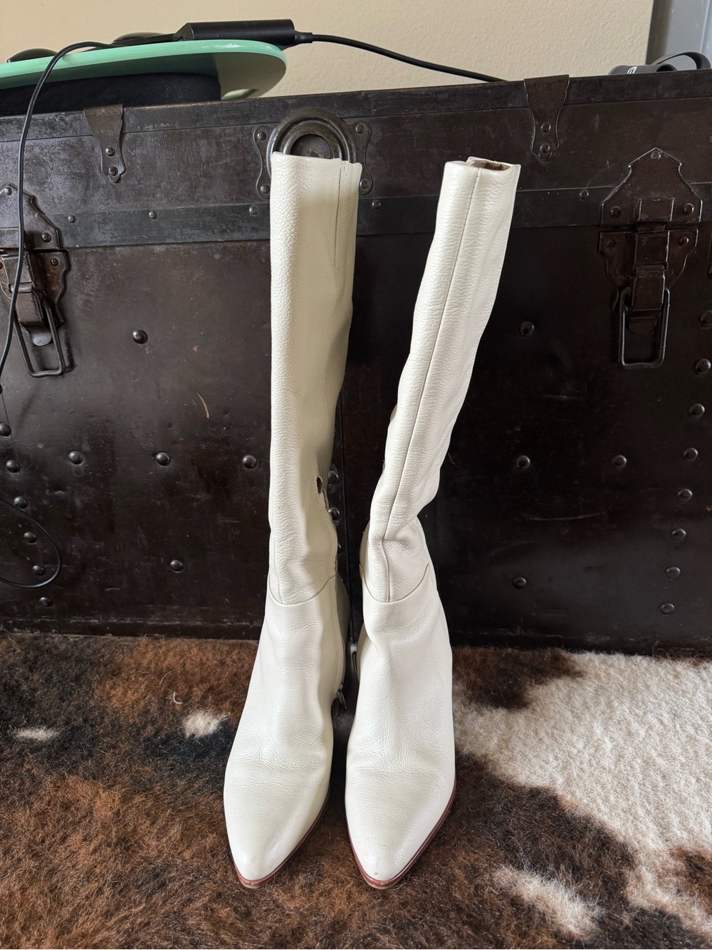 White Knee-High Women's Boots - Sleek Pointed Toe